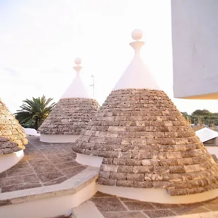 Valle D'itria Trullo Sovrano Sul Monte *