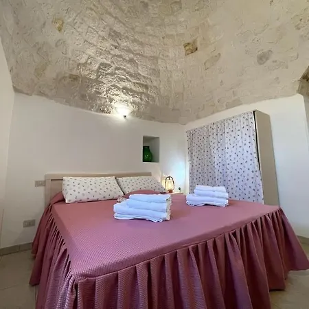 Valle D'itria Trullo Sovrano Sul Monte